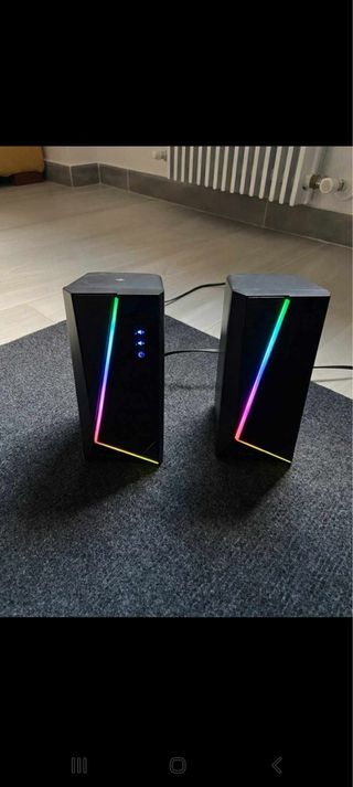 Postazione da gaming monitor e pc e altro