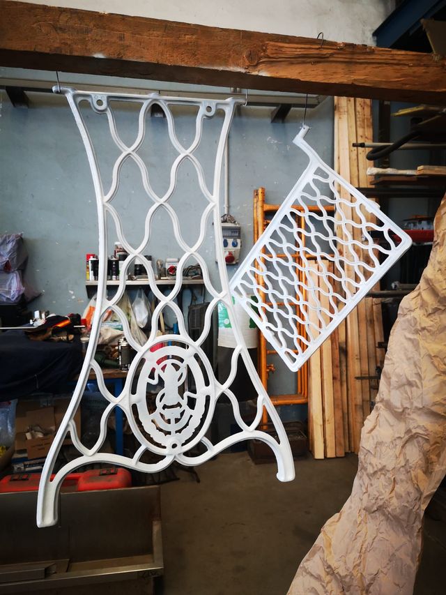 Vecchia macchina da cucire SINGER