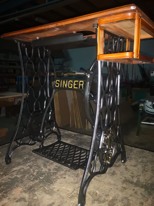 Vecchia macchina da cucire SINGER