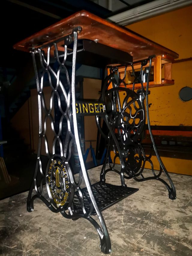 Vecchia macchina da cucire SINGER