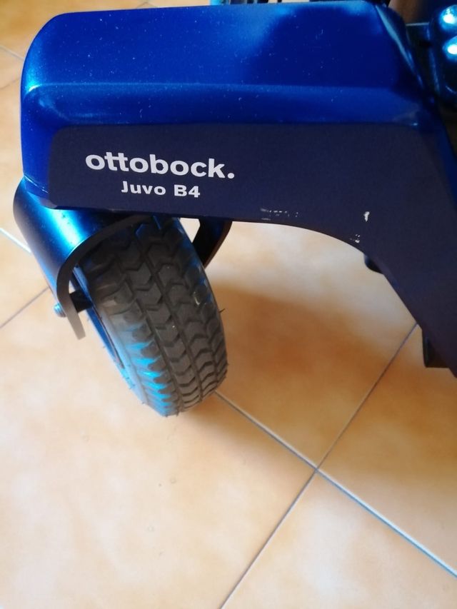 Sedia a rotelle elettrica