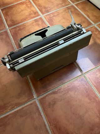 Maquina de escribir Olivetti Lexicon 80