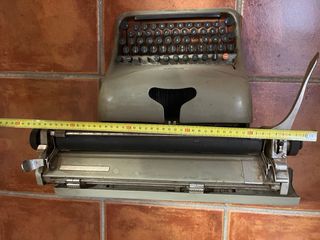 Maquina de escribir Olivetti Lexicon 80