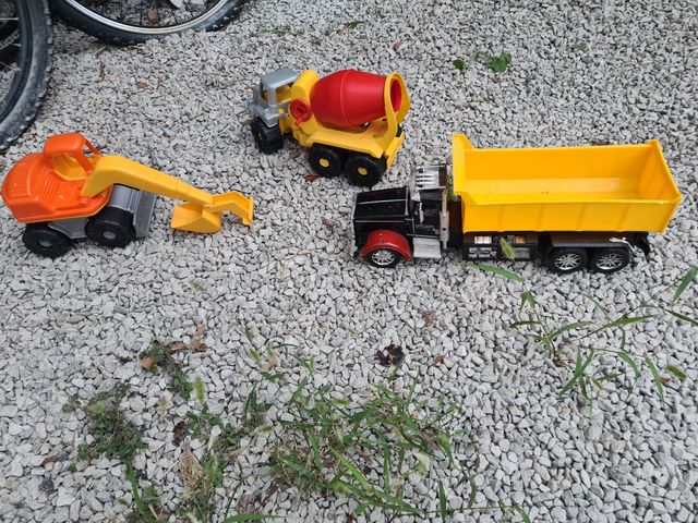 Coches juguete en perfecto estado