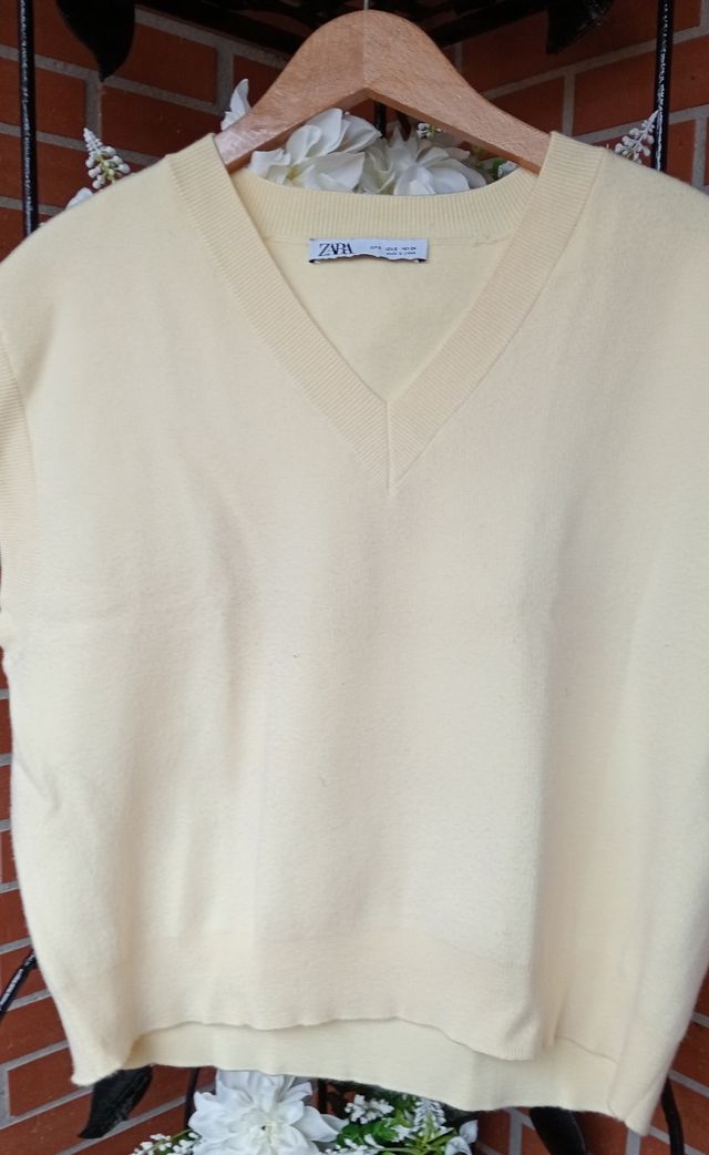 Chaleco punto amarillo Zara