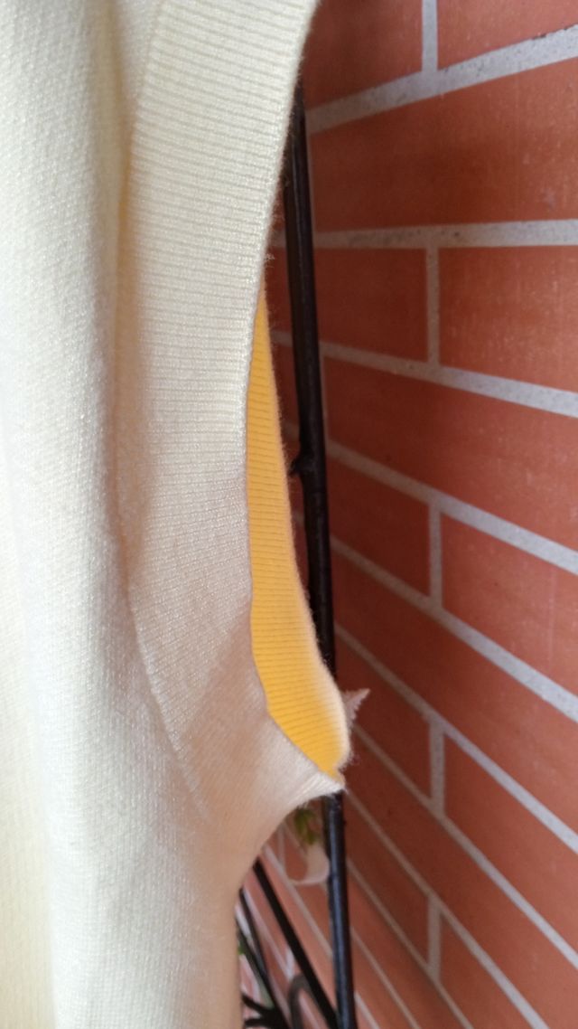 Chaleco punto amarillo Zara