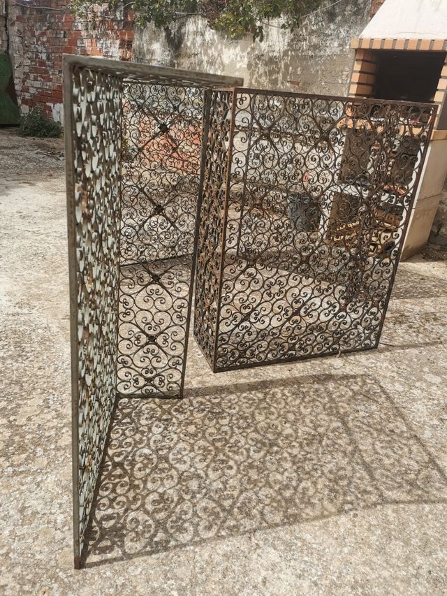 Reja cubre radiadores de forja