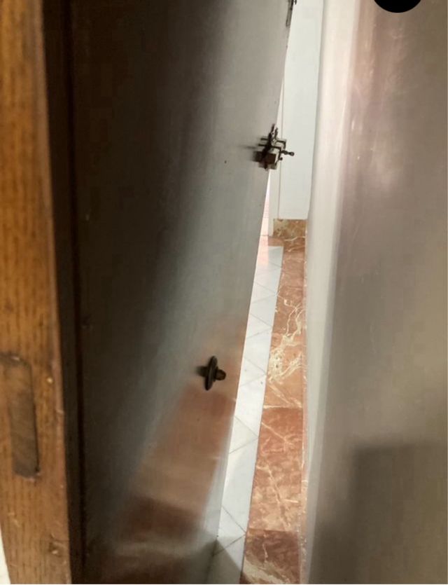 Puerta exterior sin marco