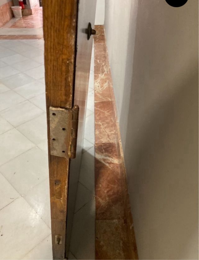 Puerta exterior sin marco