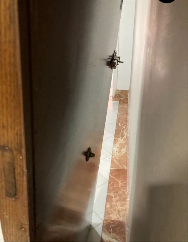 Puerta exterior sin marco