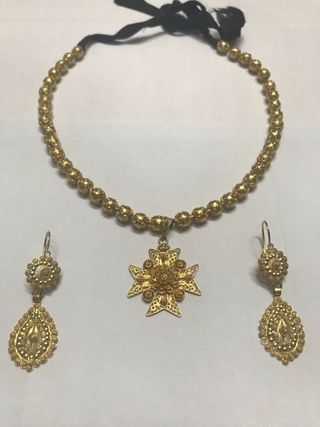 Oro charro siglo XIX collar cruz venera pendientes