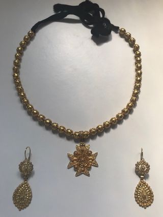 Oro charro siglo XIX collar cruz venera pendientes