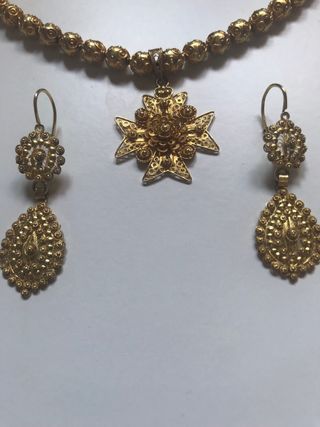 Oro charro siglo XIX collar cruz venera pendientes