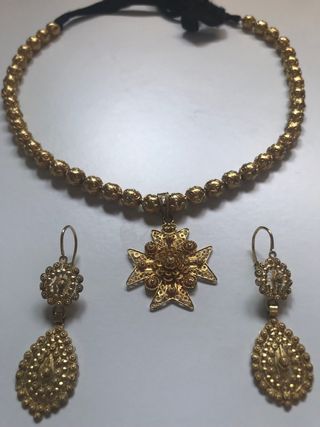 Oro charro siglo XIX collar cruz venera pendientes