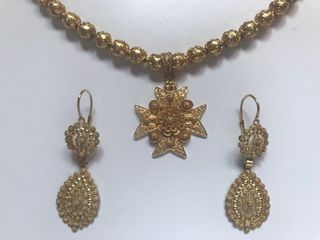 Oro charro siglo XIX collar cruz venera pendientes