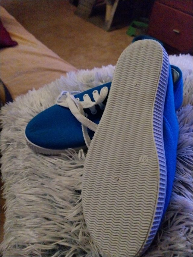Zapatillas unisex azules y rojas talla 37 y 42