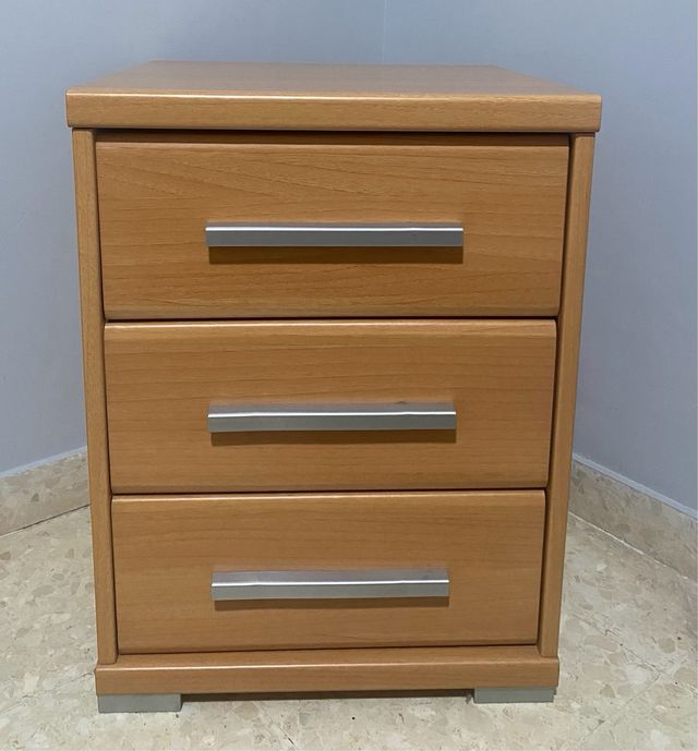 MESITA DE NOCHE DE MADERA