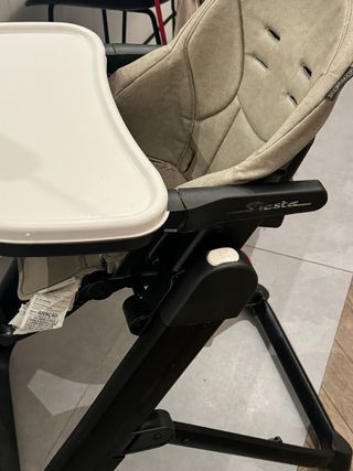 Trona bebe PEG PEREGO incluida bandeja.