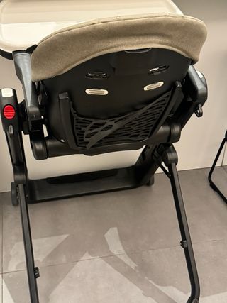 Trona bebe PEG PEREGO incluida bandeja.