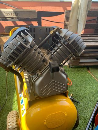 Compresor Mecafer 50litros. 3hp + accesorios