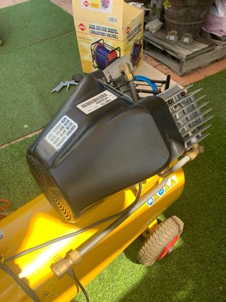 Compresor Mecafer 50litros. 3hp + accesorios