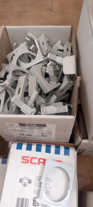 Collari e clips pezzi 650