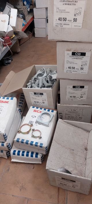 Collari e clips pezzi 650