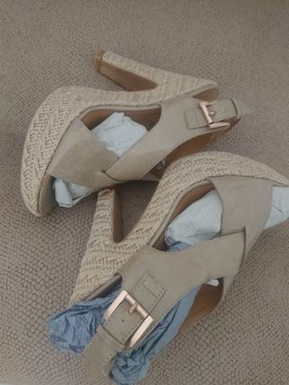 Tacones, charol piel nude, drak