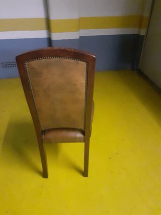 Sillas cuero y madera más mesita tele a juego