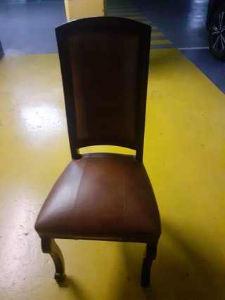 Sillas cuero y madera más mesita tele a juego