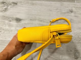 Bolso amarillo Pull&bear