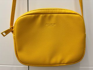 Bolso amarillo Pull&bear