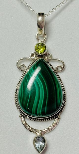 Colgante de malaquita con cadena en plata ley 925