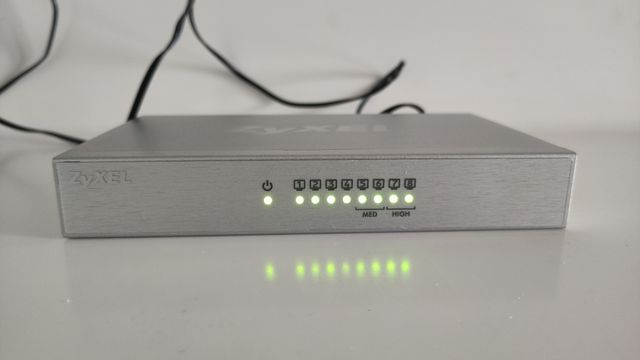 ZYXEL FIREWALL USG40W Y PERIFÉRICOS