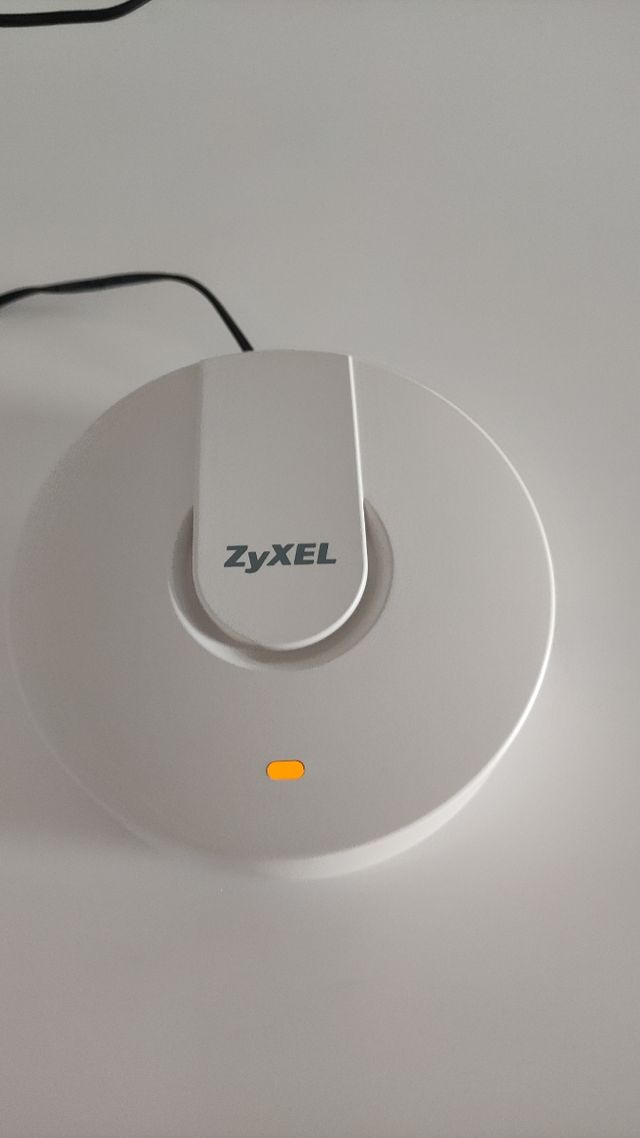 ZYXEL FIREWALL USG40W Y PERIFÉRICOS