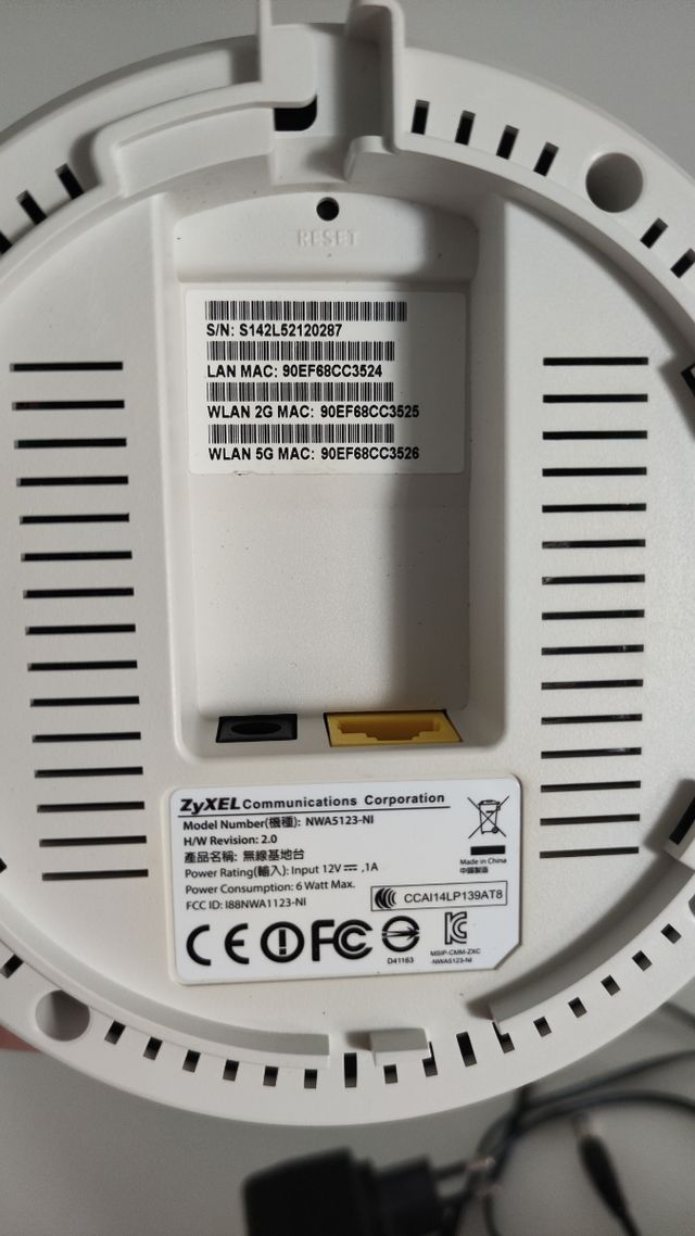 ZYXEL FIREWALL USG40W Y PERIFÉRICOS