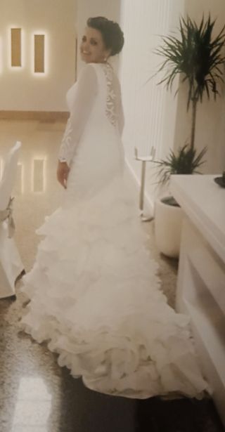 Vestido novia rociero con cola