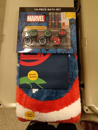 Tenda e tappeto da bagno della Marvel