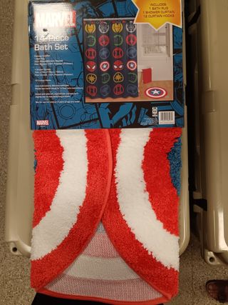 Tenda e tappeto da bagno della Marvel