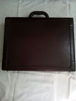 Maletín de piel cuero burdeos vintage