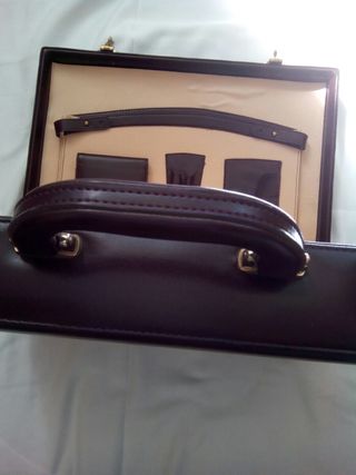 Maletín de piel cuero burdeos vintage