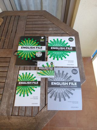 English File Intermediate. Oxford libro