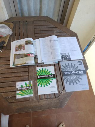 English File Intermediate. Oxford libro