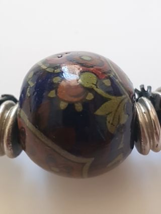 Antiguo collar plateado y piedra cristal