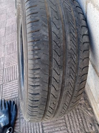 Se vende 1 rueda suelta 
