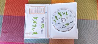 Wii Fit TM Plus y batería recargable