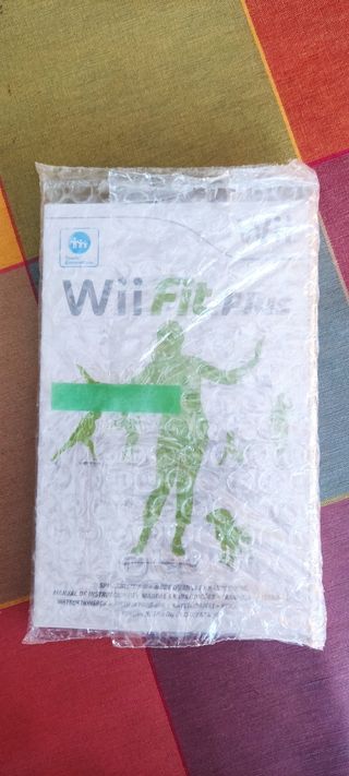 Wii Fit TM Plus y batería recargable