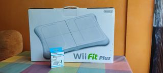 Wii Fit TM Plus y batería recargable