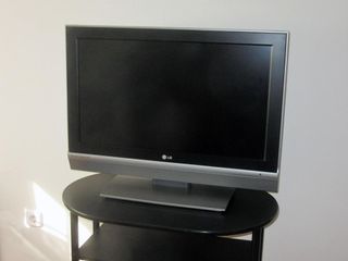 TV LG 32" Modelo 32LC2DB con mando