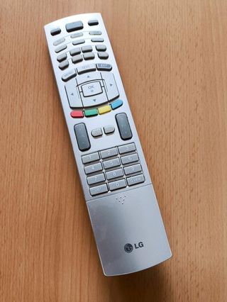 TV LG 32" Modelo 32LC2DB con mando